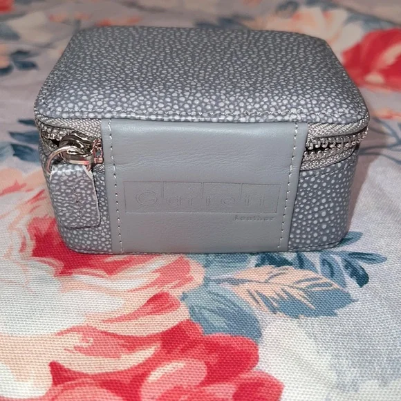 Garrett Leather | Premium Leather Travel Case - Picture 3 of 6